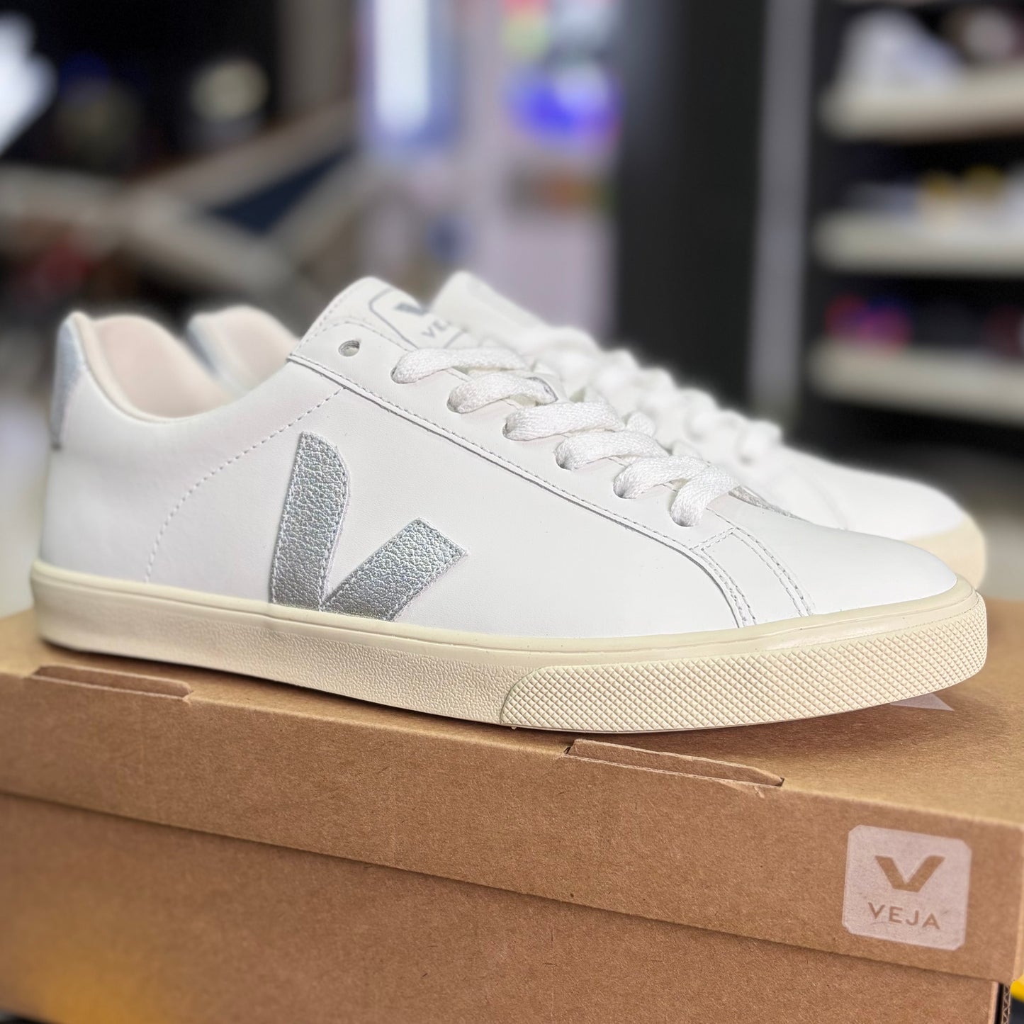 Veja Esplar White Silver