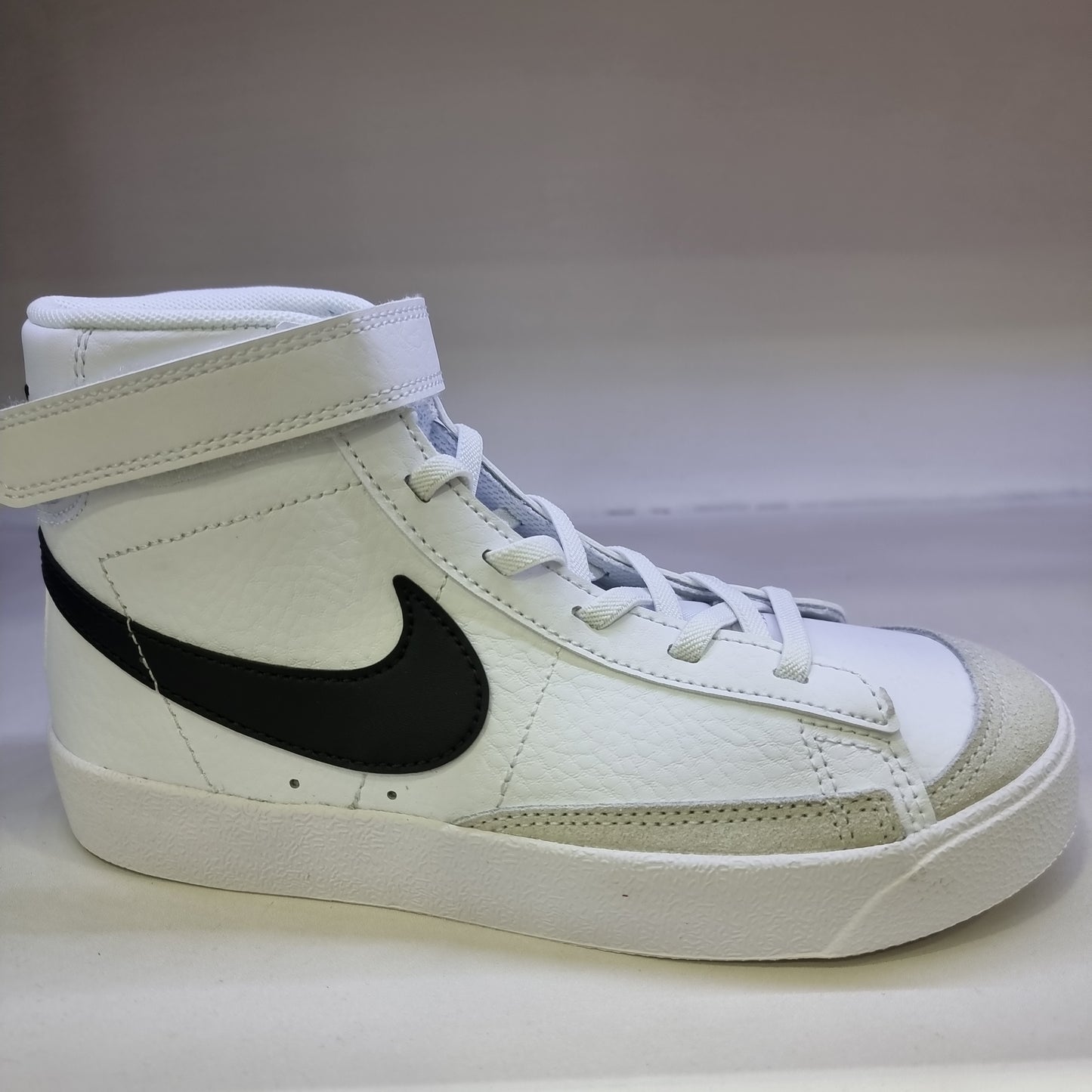 Blazer Mid White Black