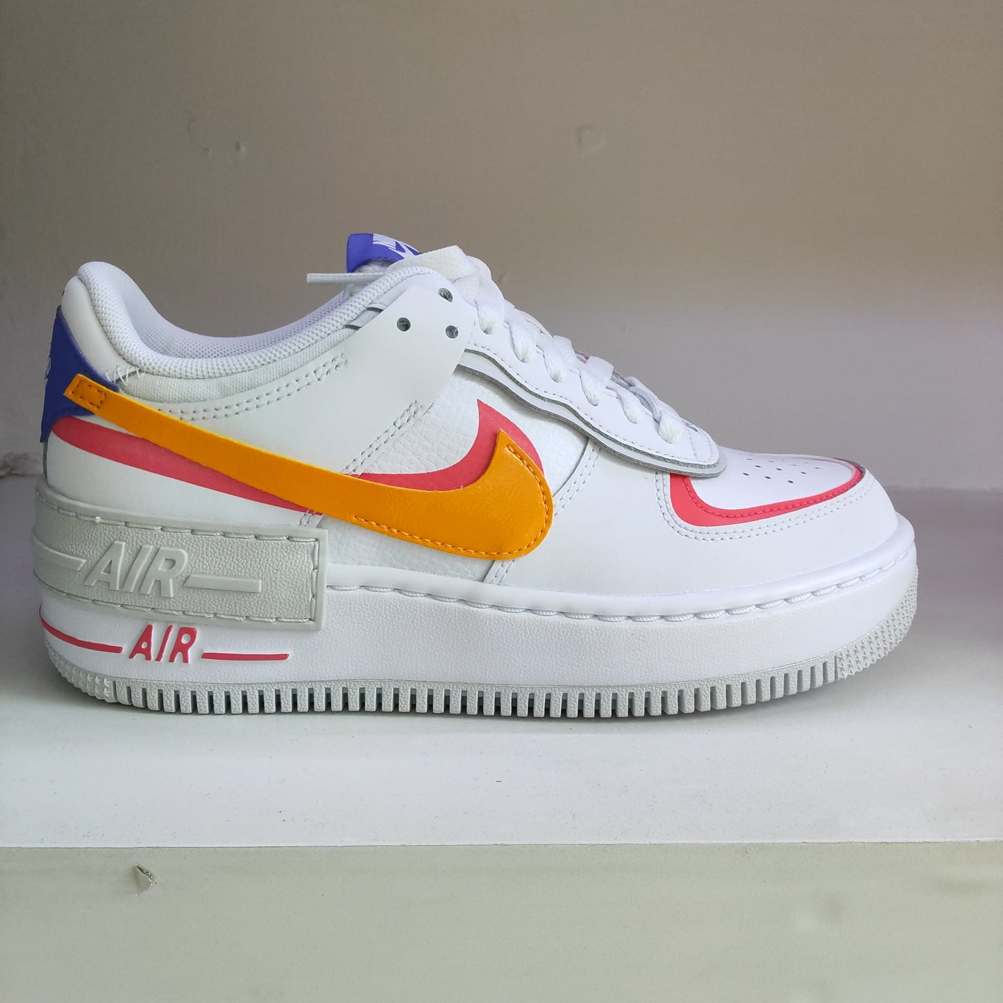 AIR FORCE 1 SHADOW SUNDIAL SIREN RED