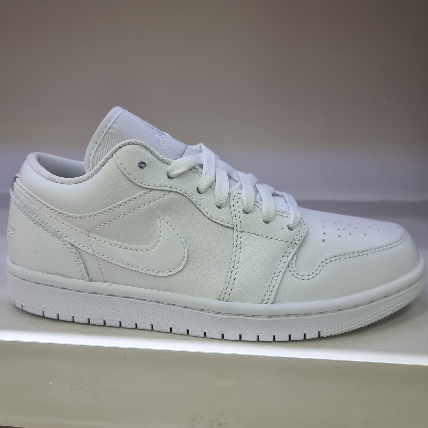 Jordan 1 Low Triple White