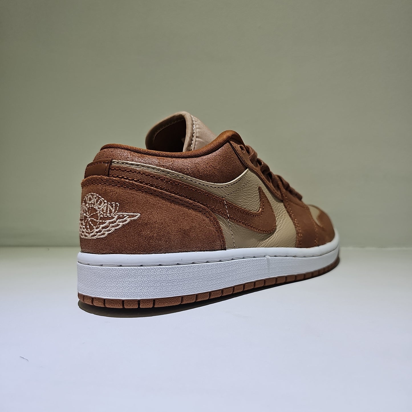 Jordan 1 Low Legend Coffee
