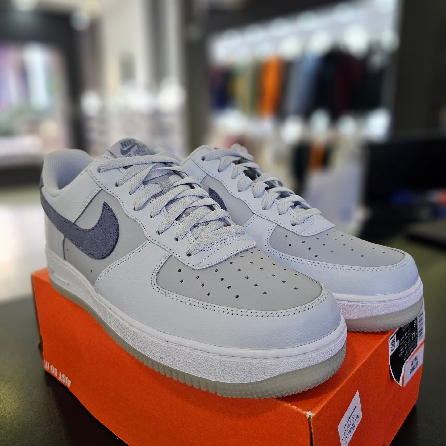 Air Force 1 LV8 Pure Platinum Light Carbon