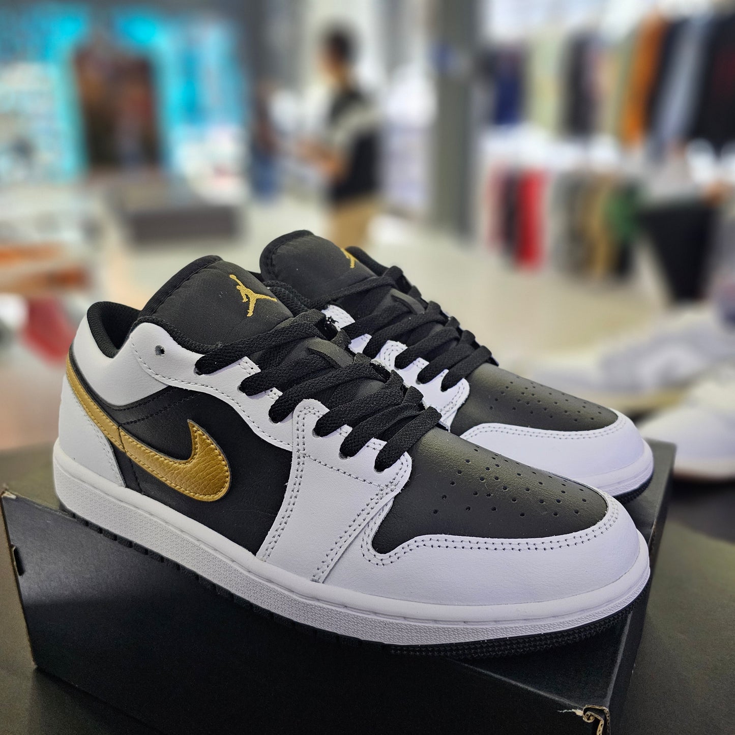 Jordan 1 Low White Metallic Gold Black