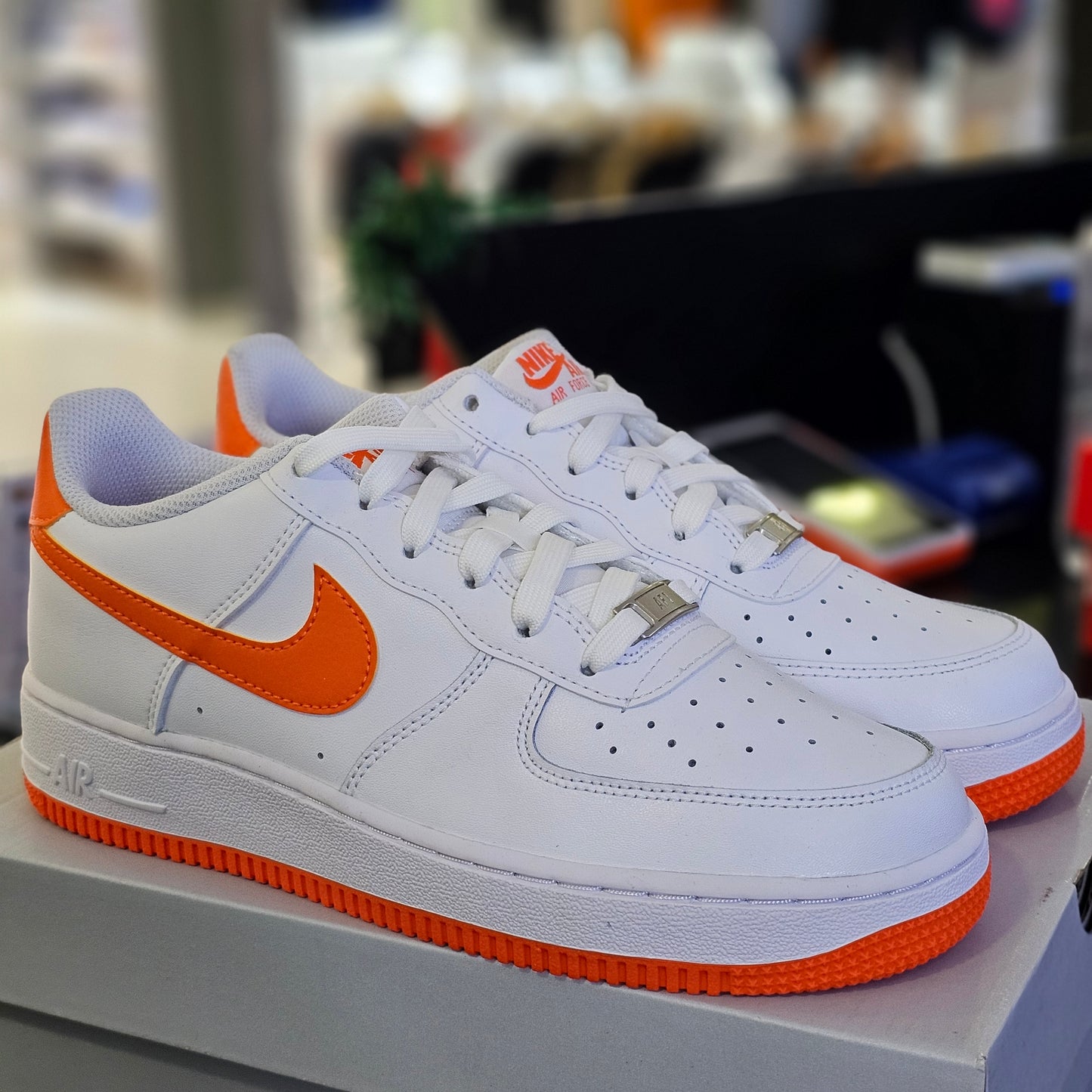 Air Force 1 Low White Safety Orange