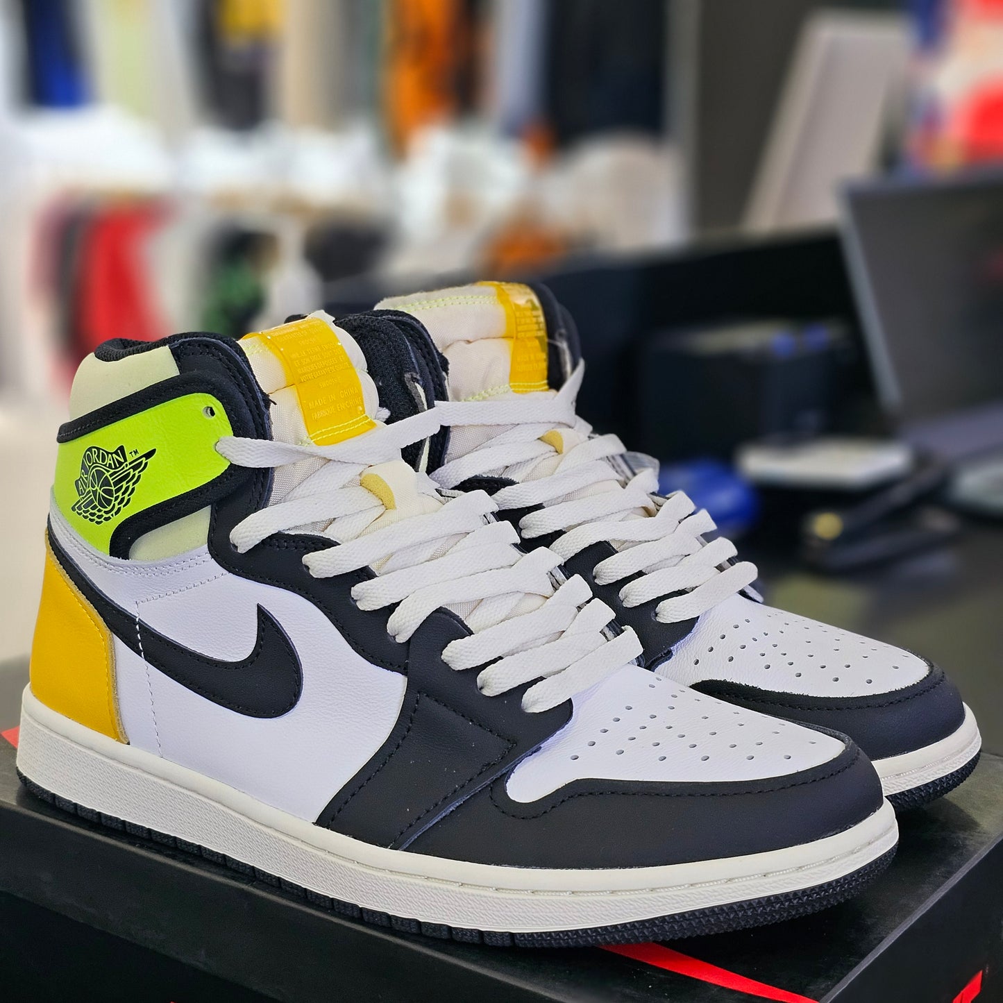 Jordan 1 Volt University Gold