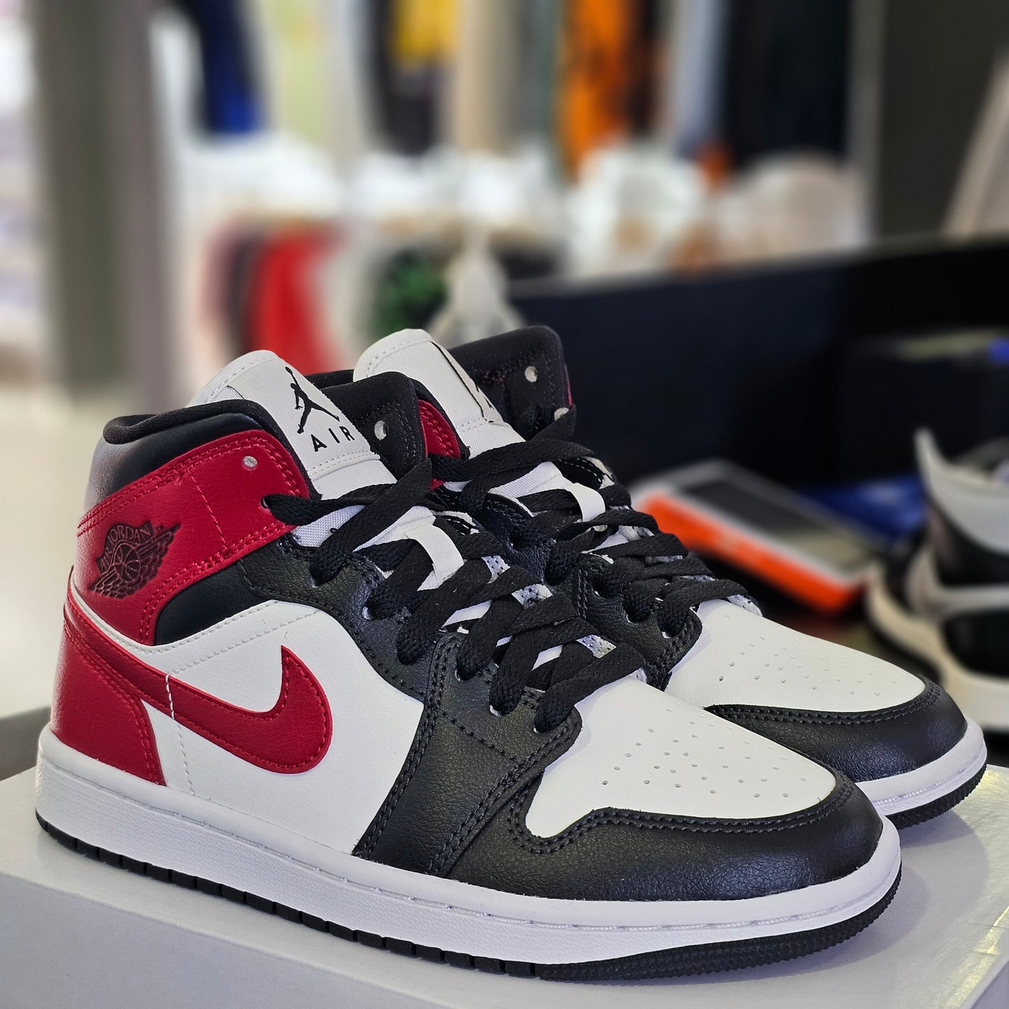 Jordan 1 Gym Red Off Noir