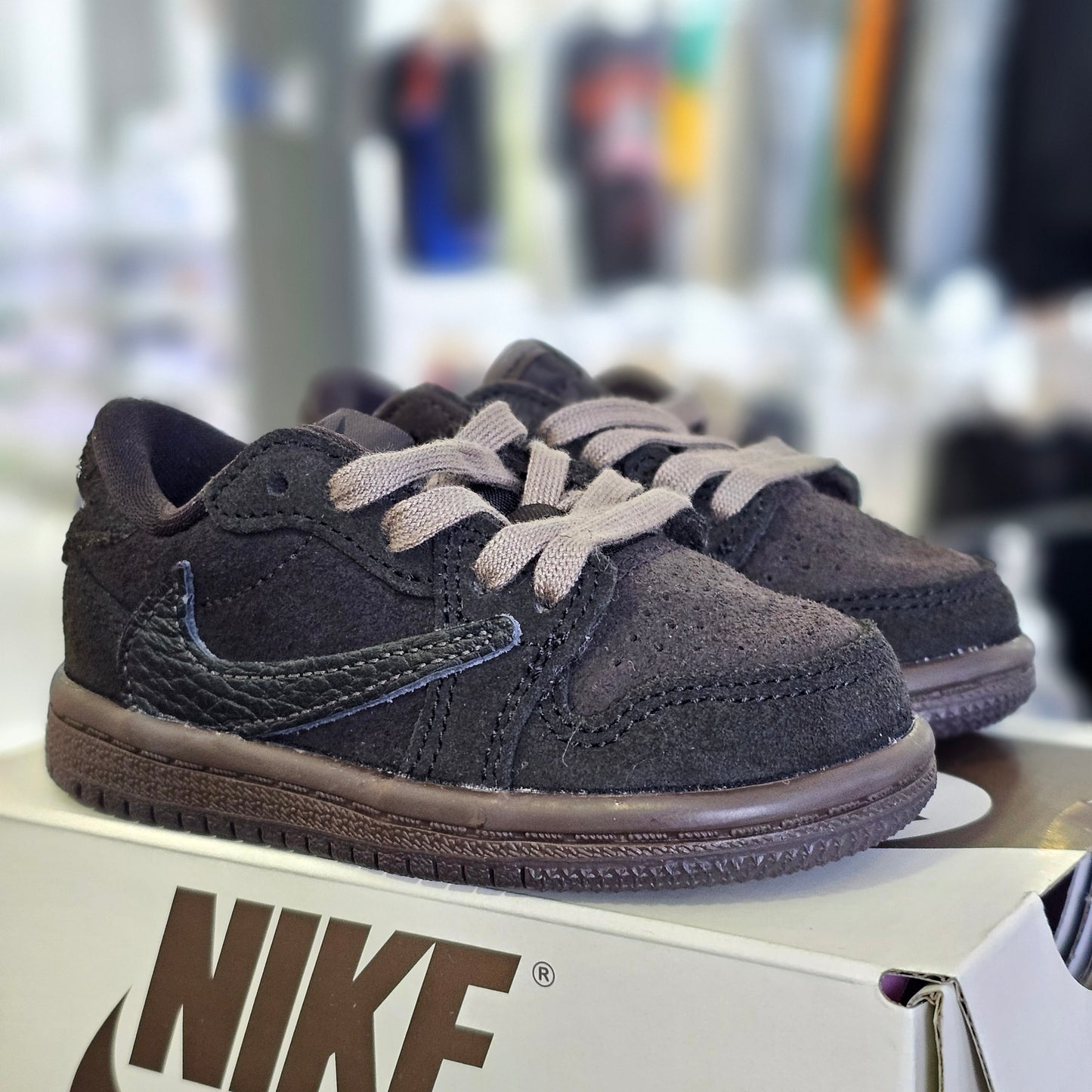 Jordan 1 Low Travis Scott Velvet Brown