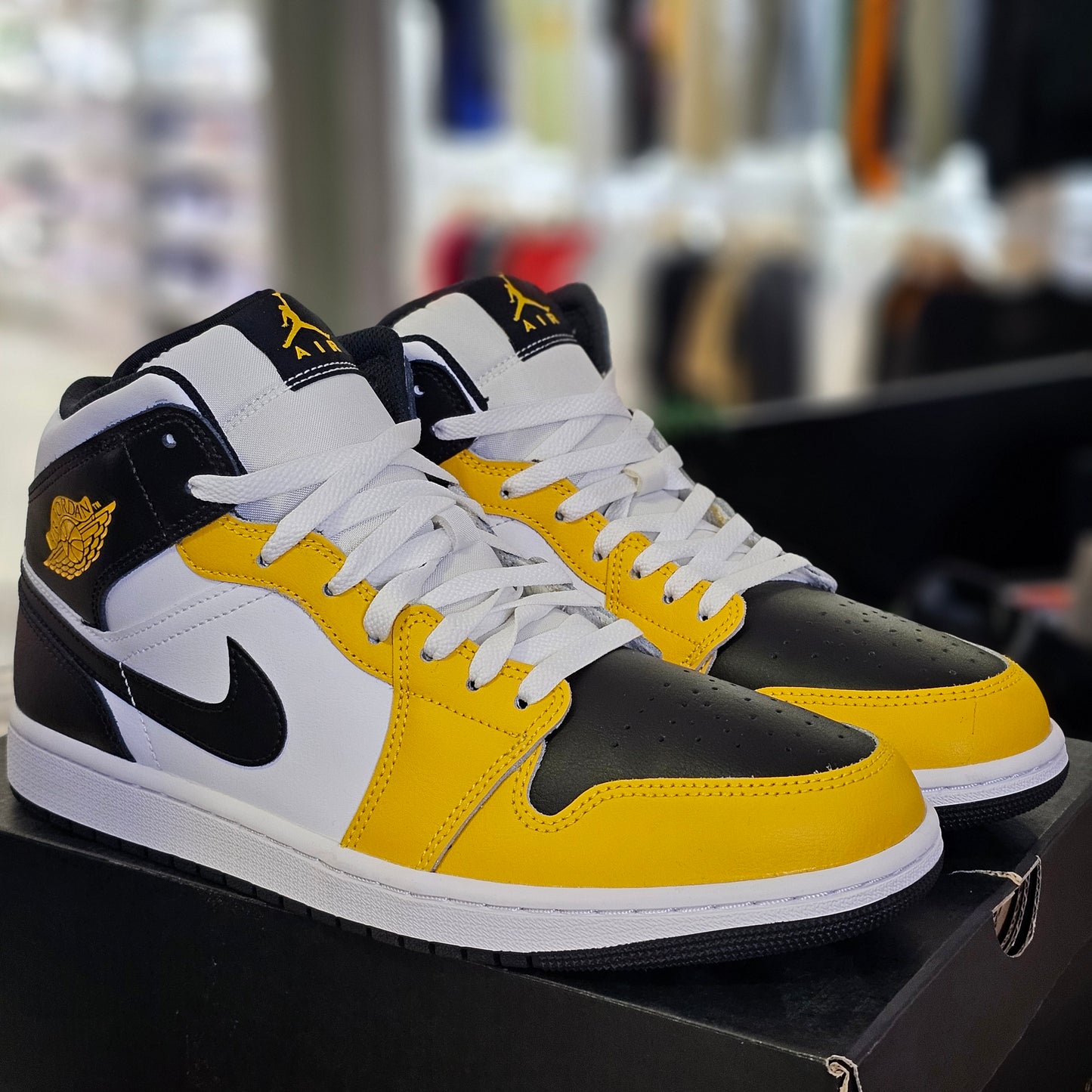 Jordan 1 Mid Yellow Ochre