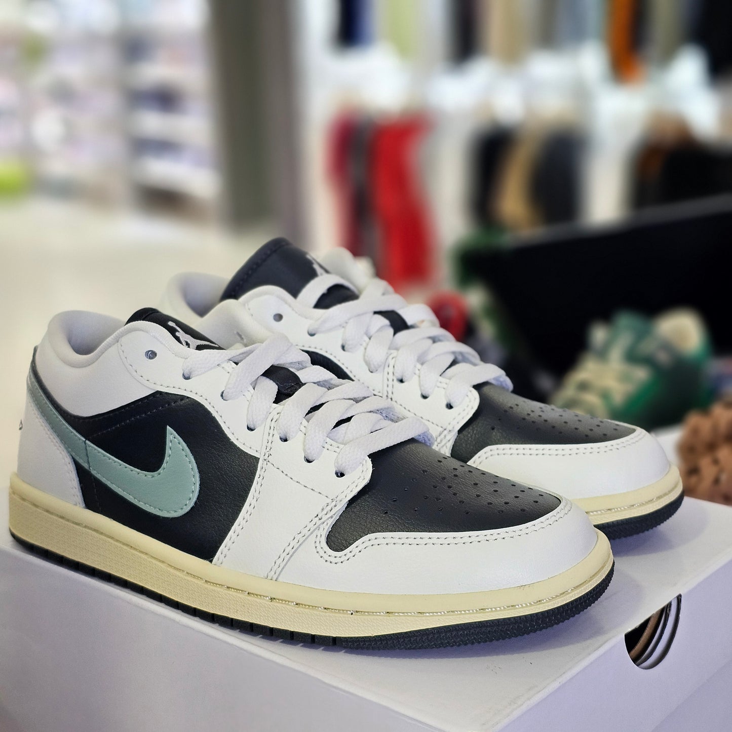 Jordan 1 Low Jade Smoke