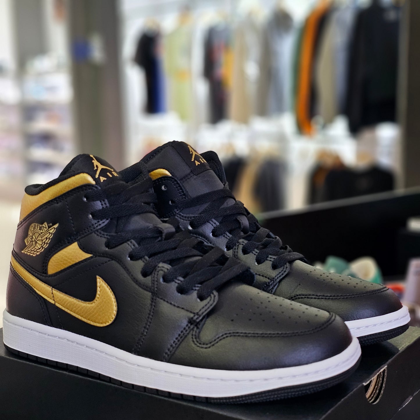 Jordan 1 Mid Black Metallic Gold