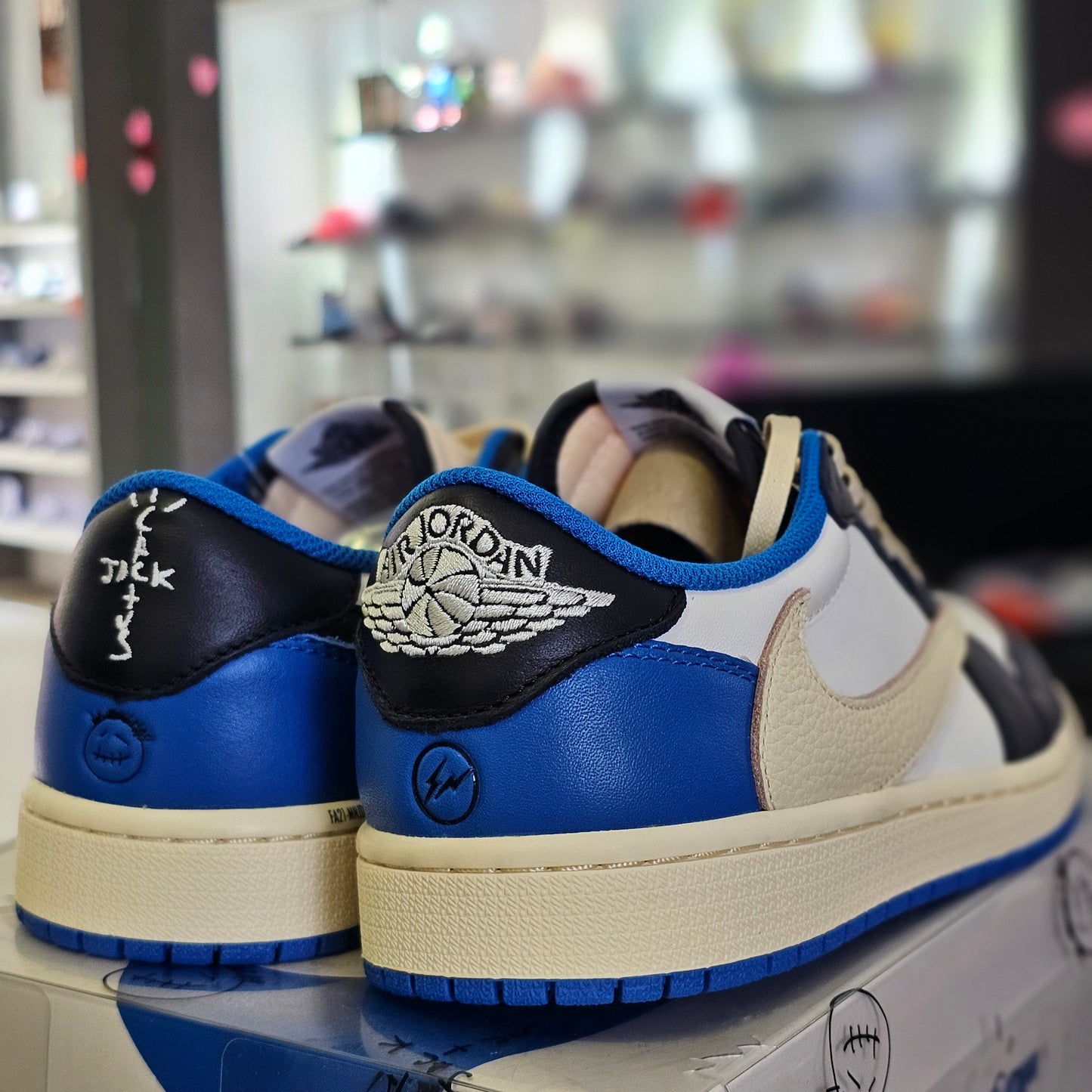 Jordan 1 Retro Low OG SP Fragment x Travis Scott