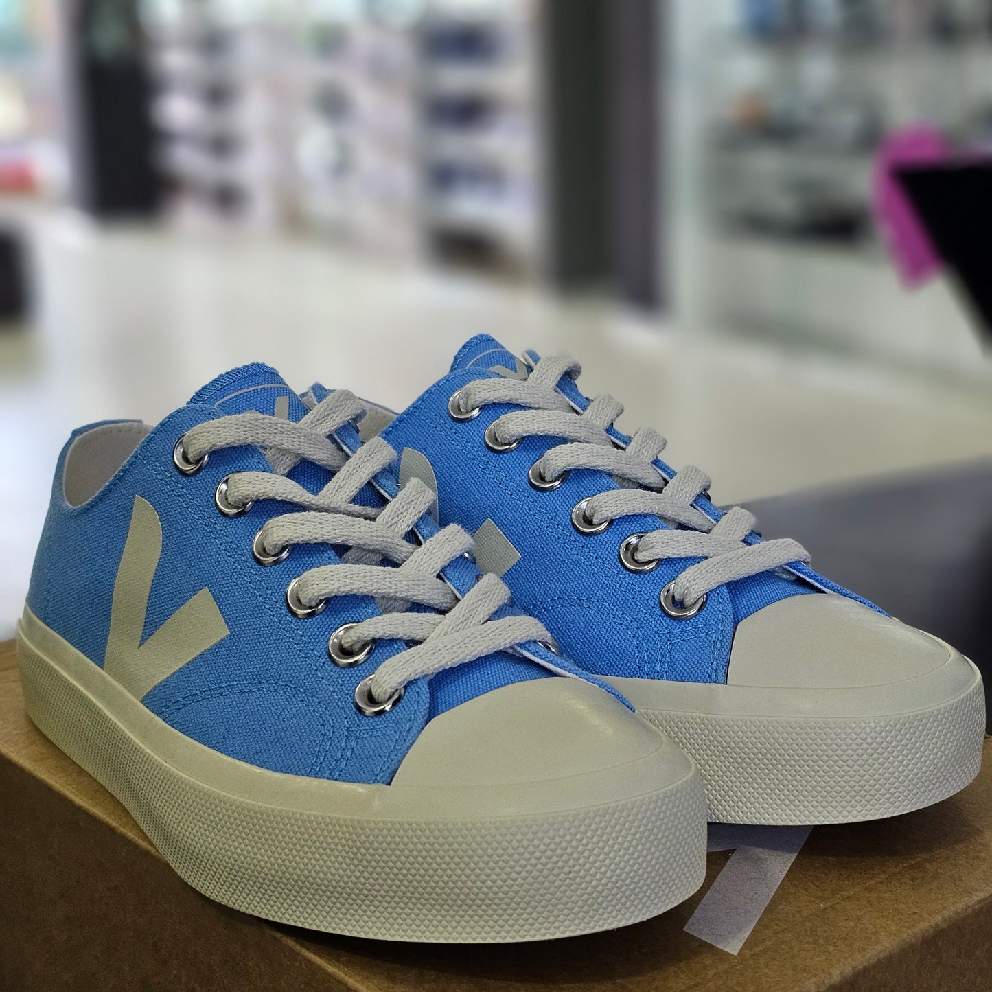 Veja Wata II low Canvas