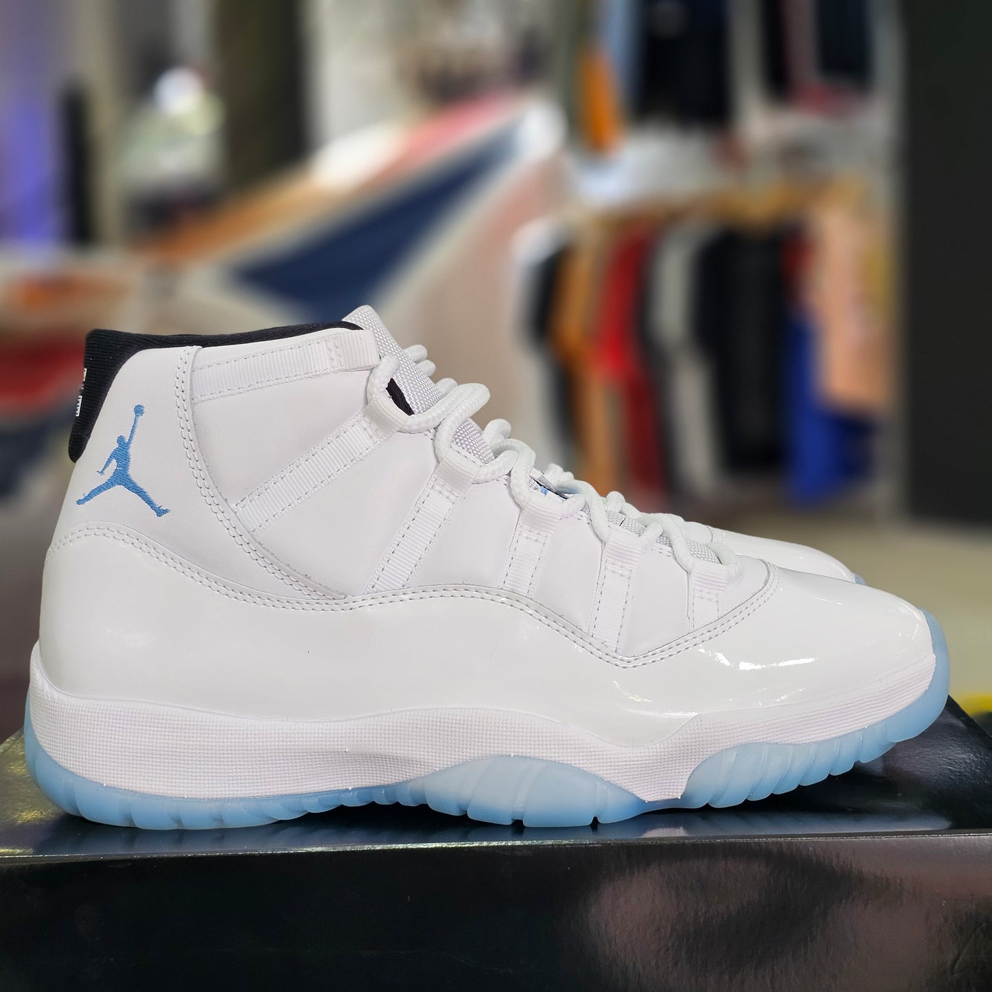 Jordan 11 Retro Legend Blue 2024