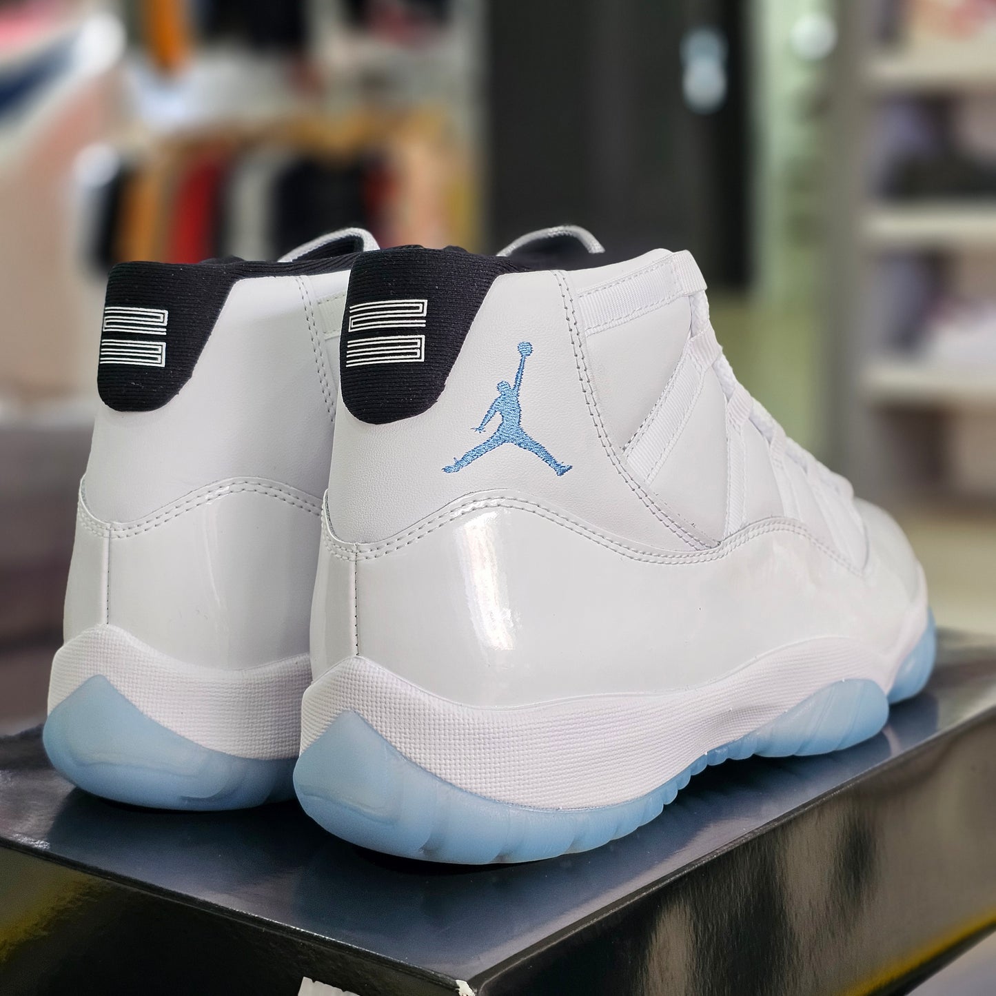 Jordan 11 Retro Legend Blue 2024