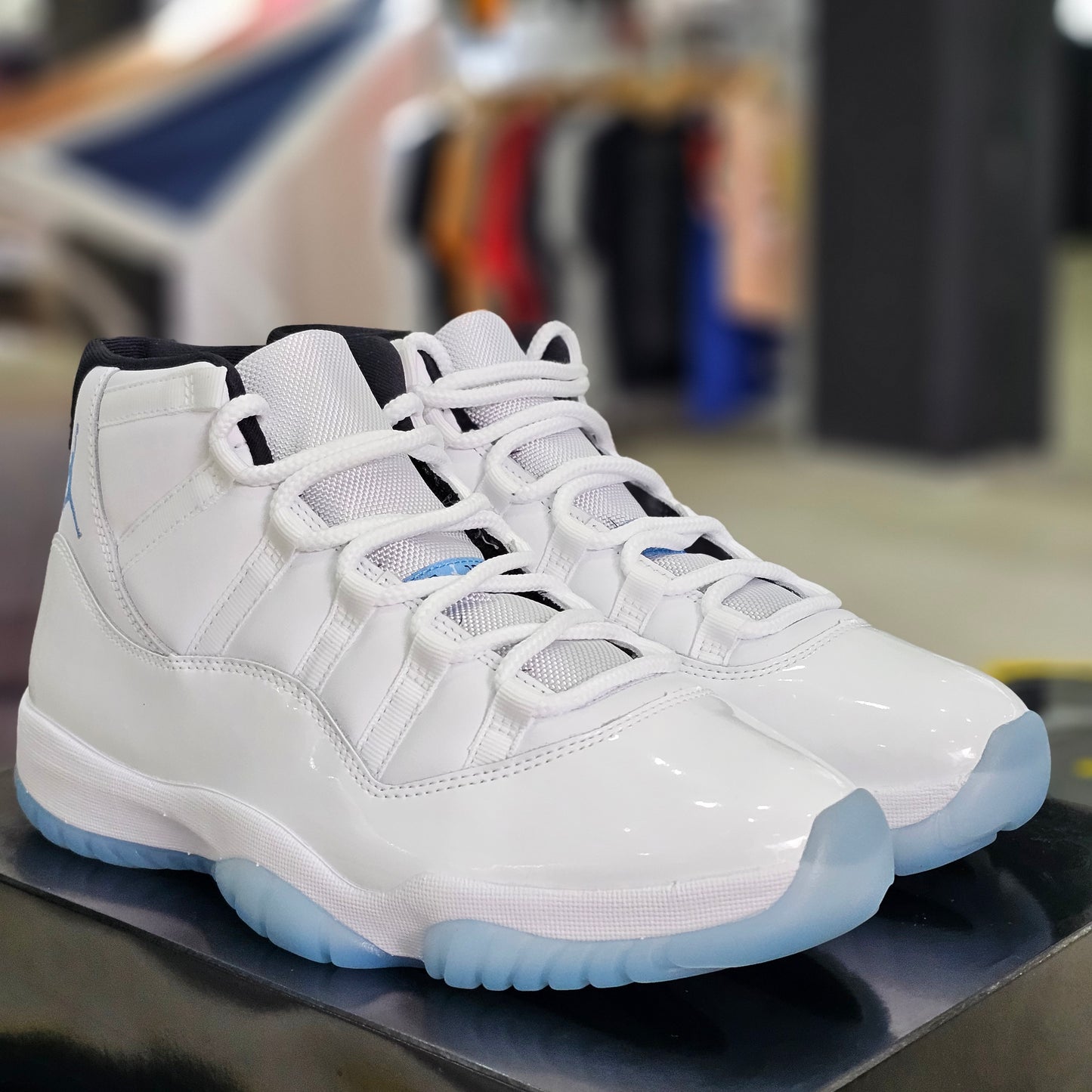 Jordan 11 Retro Legend Blue 2024
