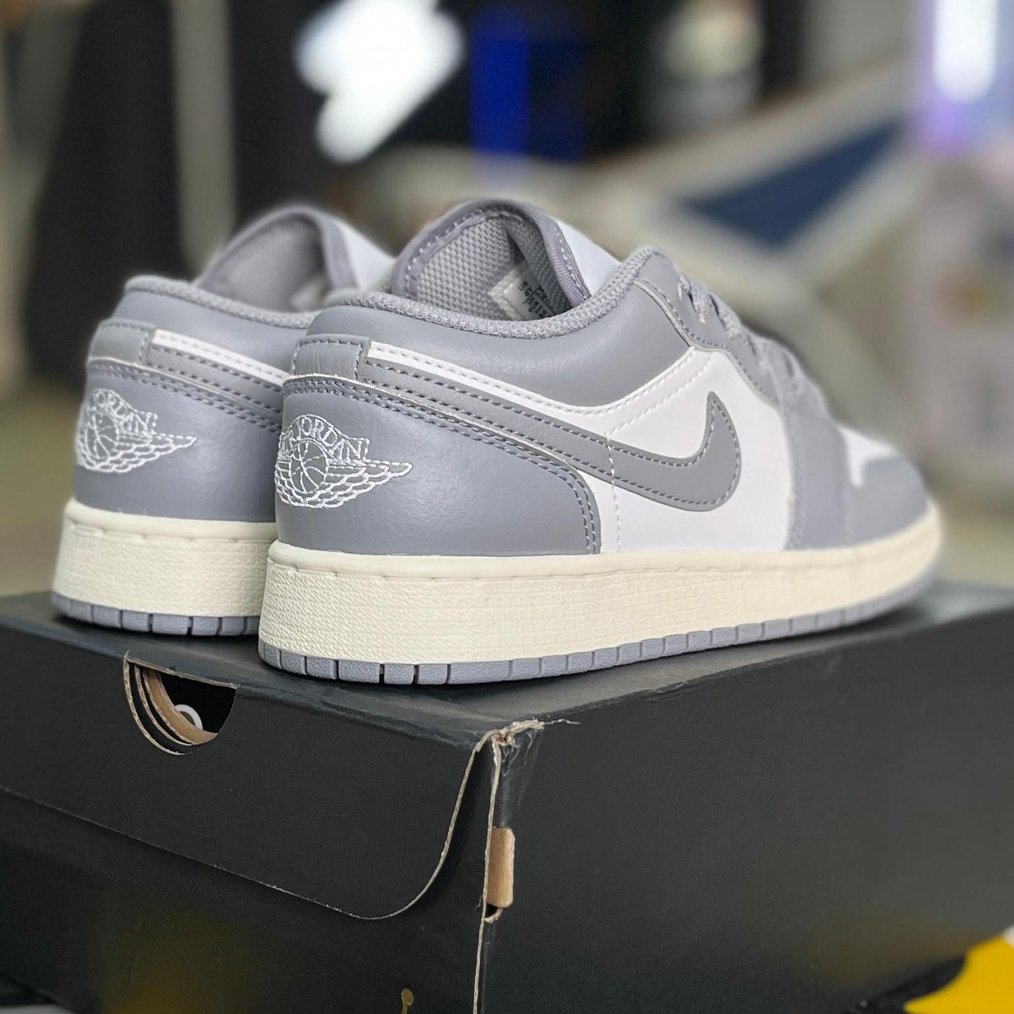 Jordan 1 Low Vintage Grey