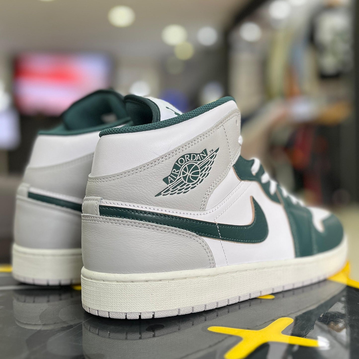 Jordan 1 Mid SE Oxidized Green White