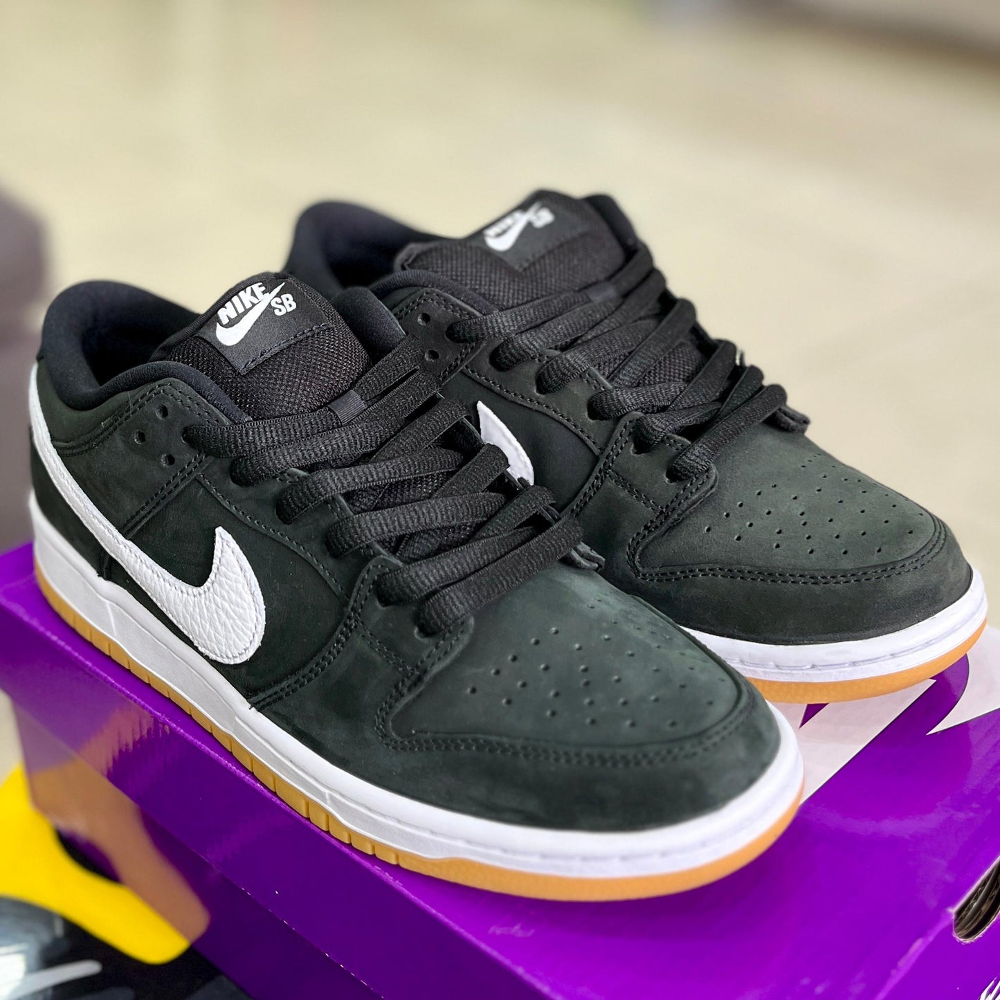 Dunk SB Low Pro Black Gum