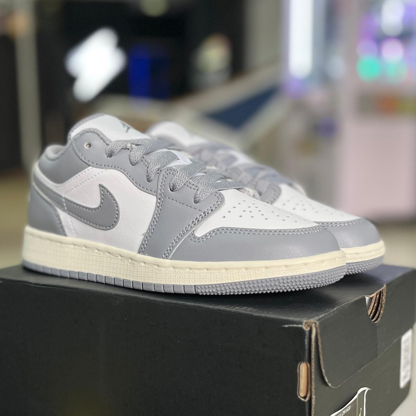 Jordan 1 Low Vintage Grey