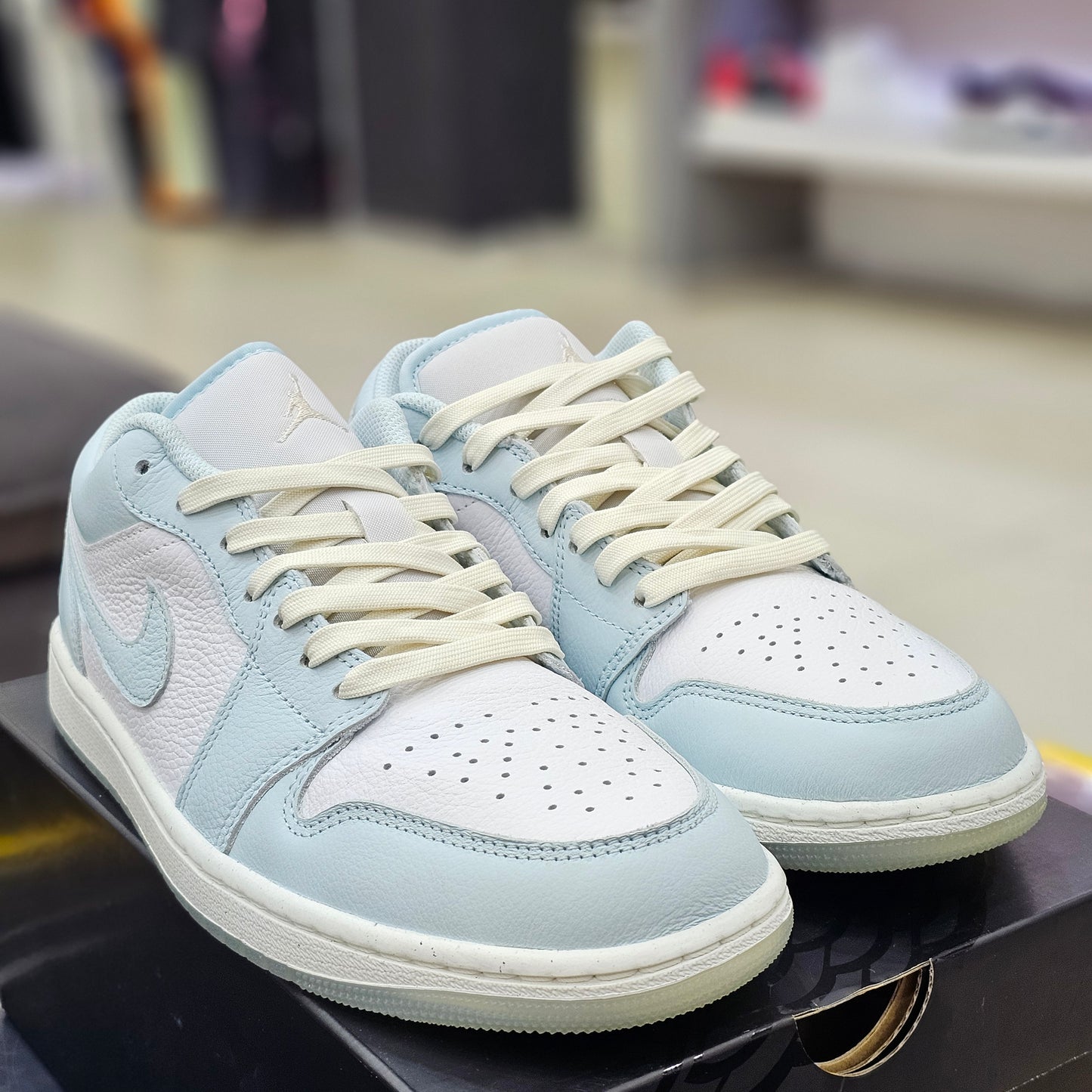 Jordan 1 Low Glacier Blue