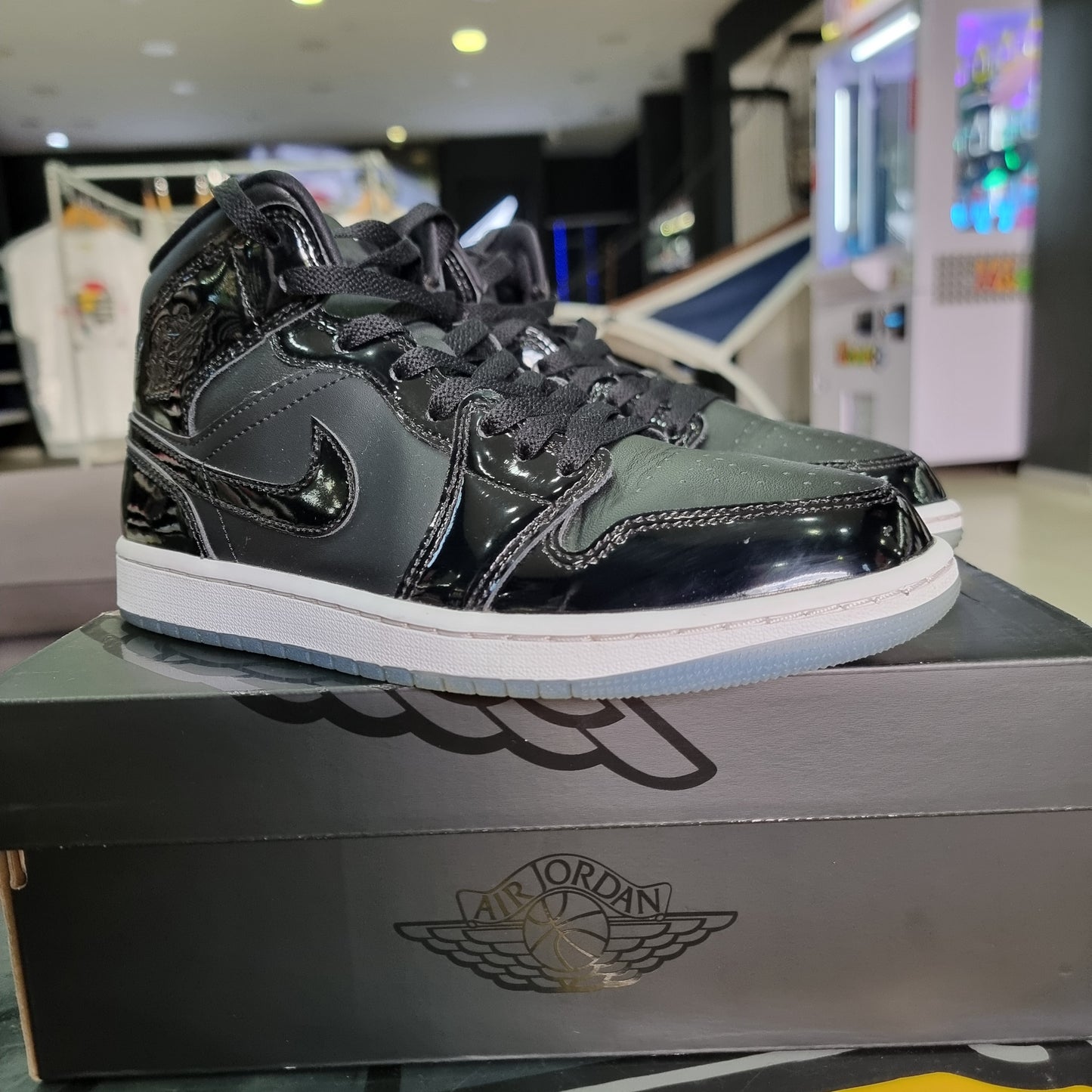Jordan 1 Mid Space Jam