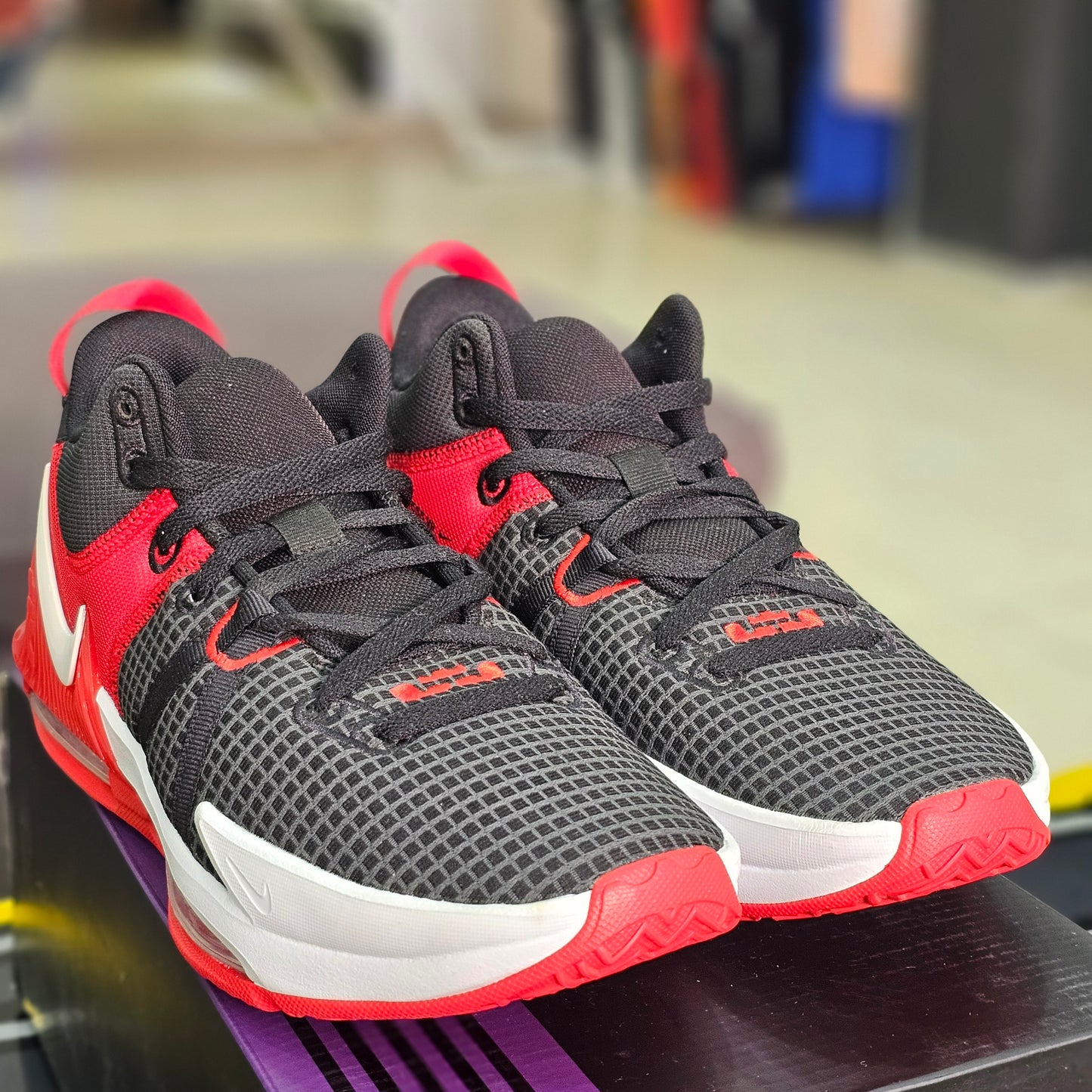 Lebron Witness 7 Bred (sin caja)