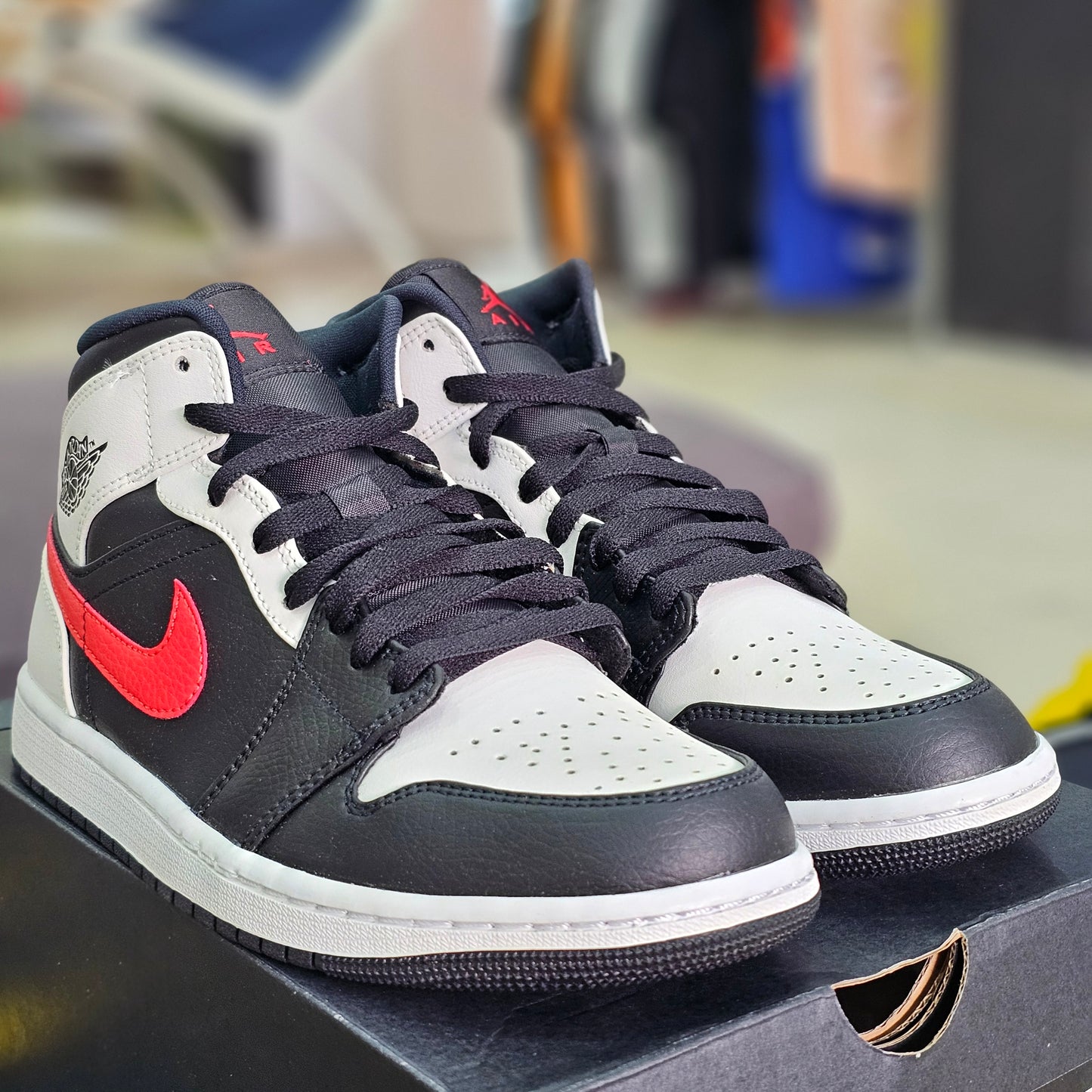 Jordan 1 Mid Chile Red