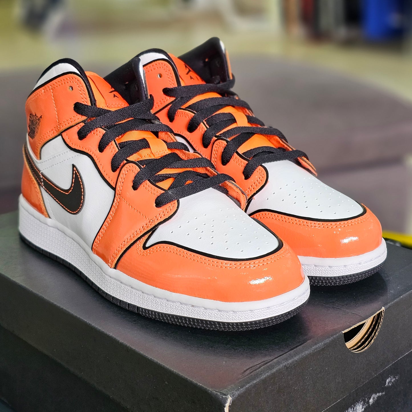 Jordan 1 Mid Turf Orange