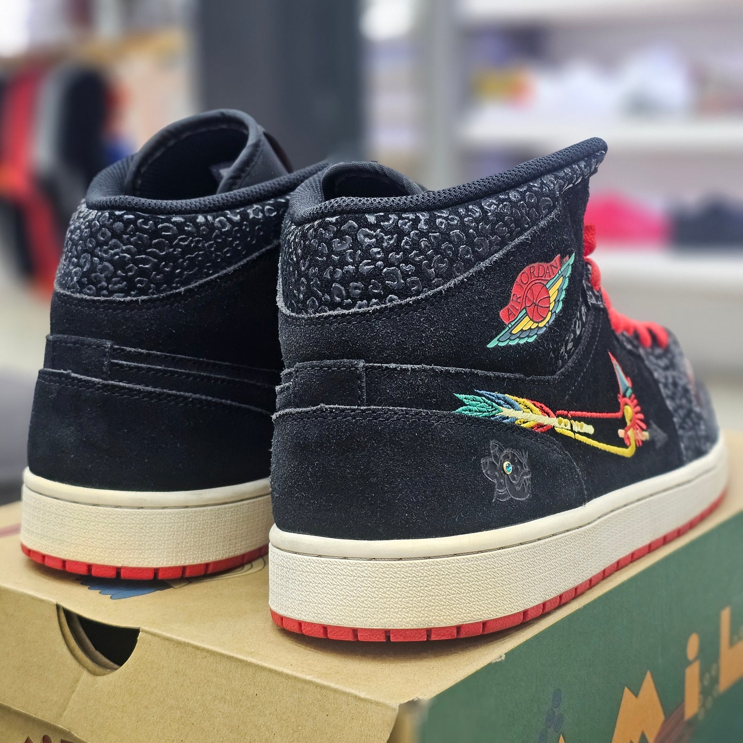 Jordan 1 Mid Siempre Familia