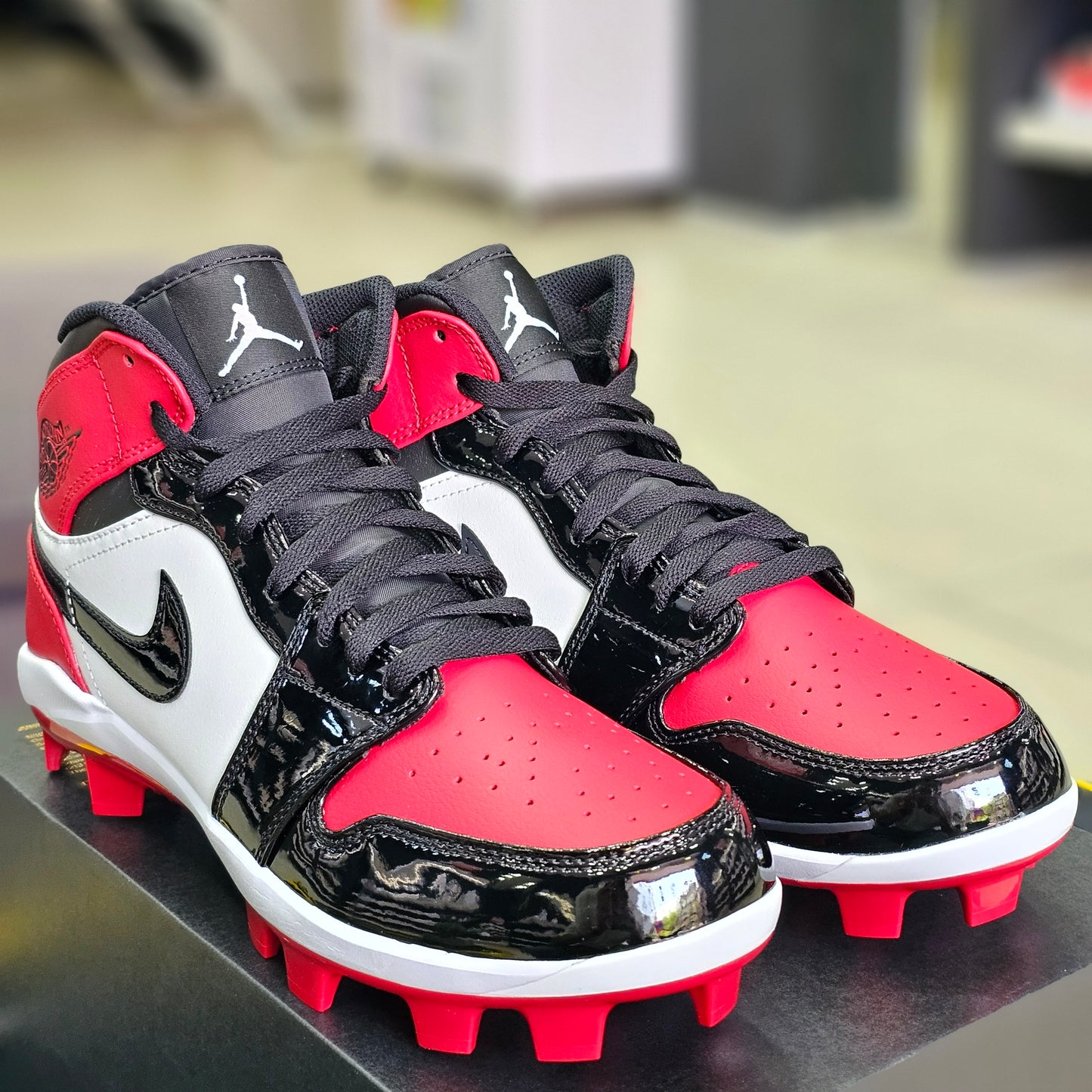 Jordan 1 Mid TD Cleat Bred Toe