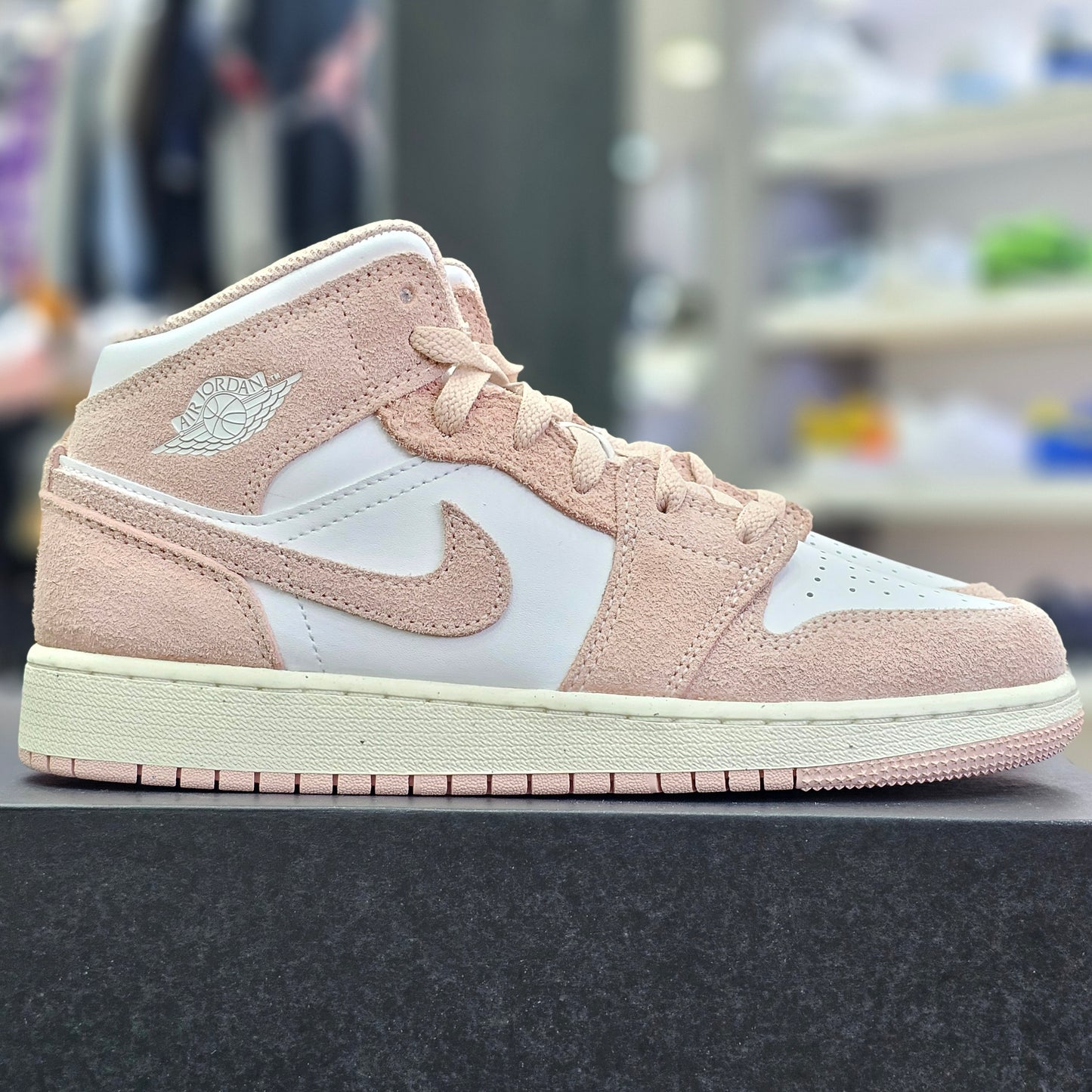Jordan 1 Mid Legend Pink