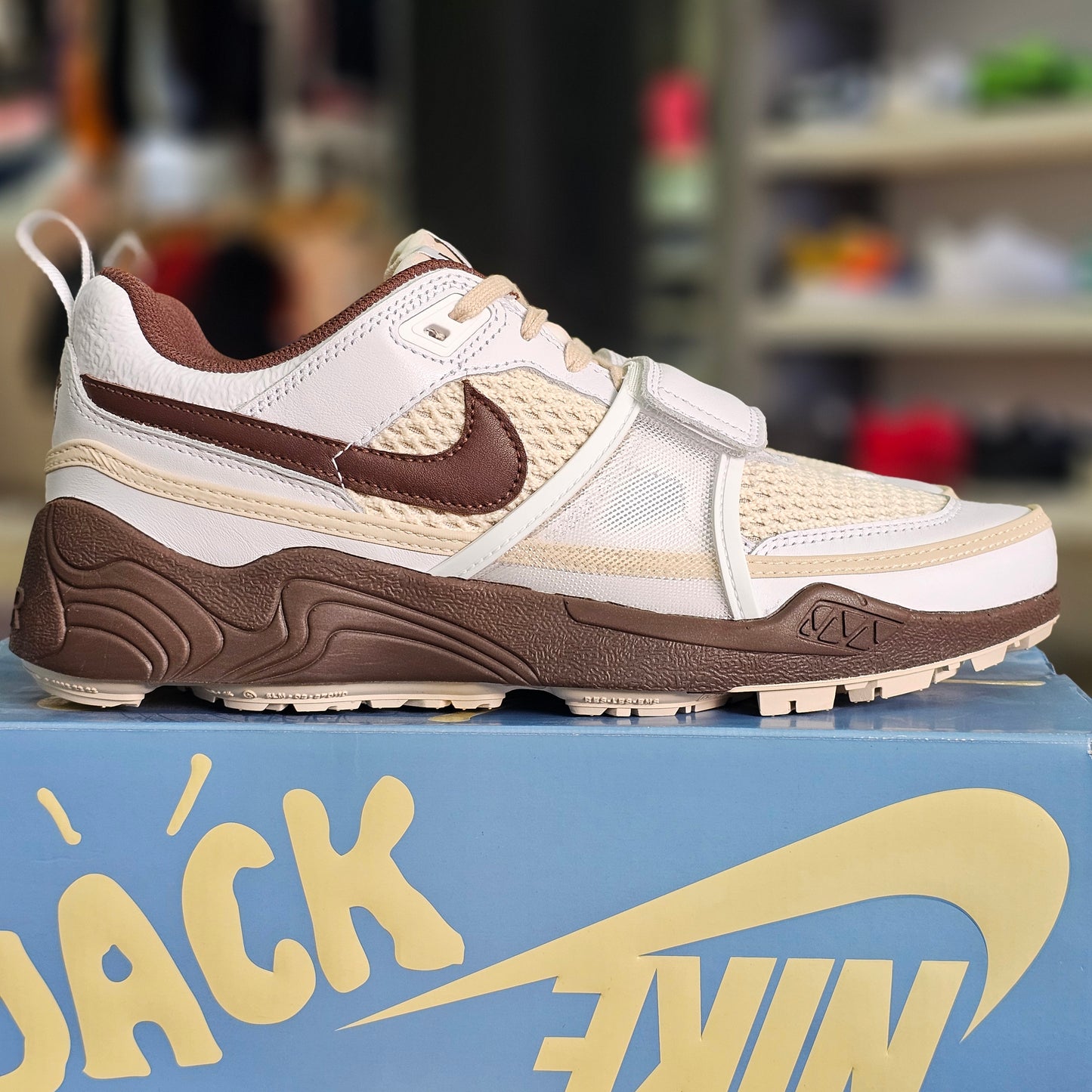 Travis Scott x Zoom Field Jaxx Light Chocolate