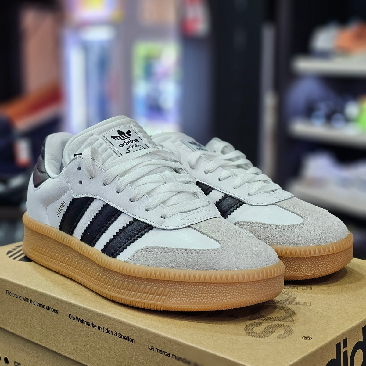 Samba XLG White Black Gum