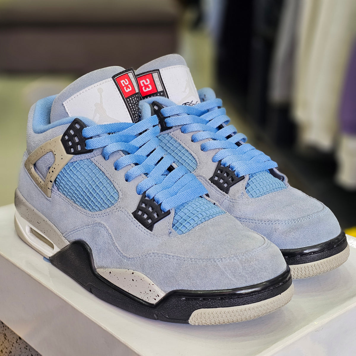 Jordan 4 Retro University Blue (Segunda mano)