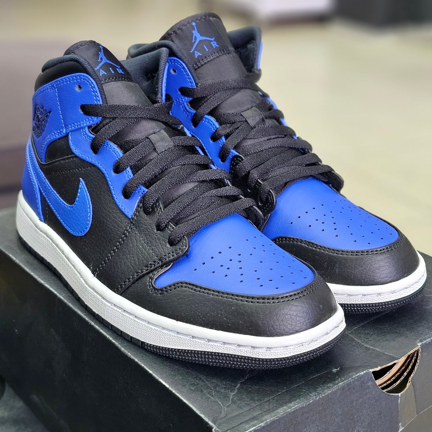 Jordan 1 Mid Hyper Royal
