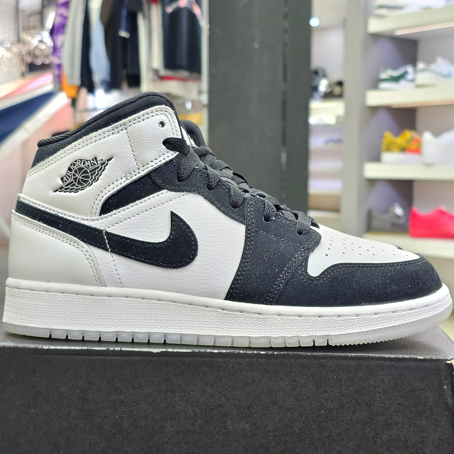 Jordan 1 Mid Diamond
