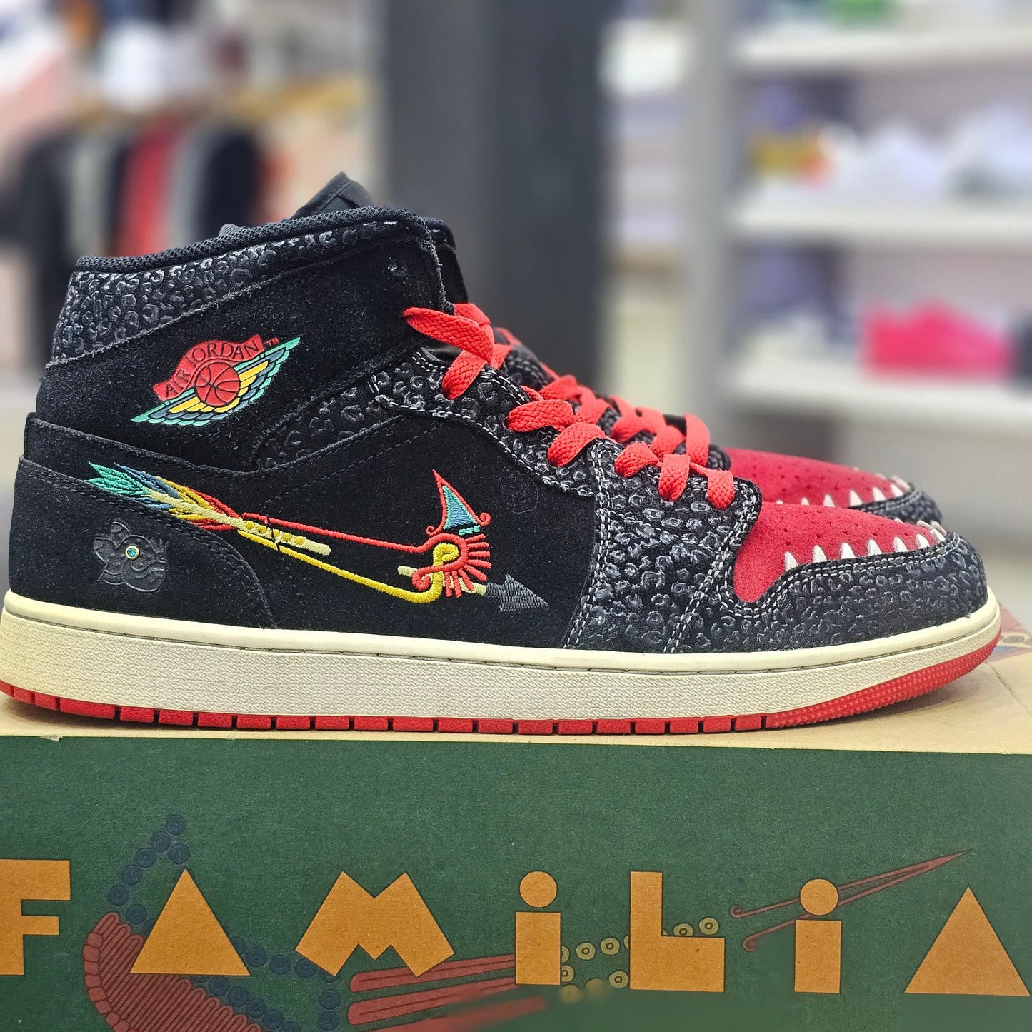 Jordan 1 Mid Siempre Familia