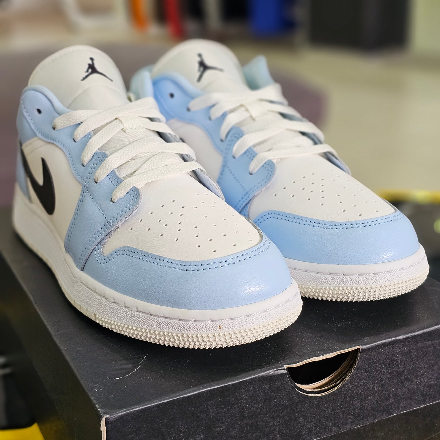 Jordan 1 Low Ice Blue