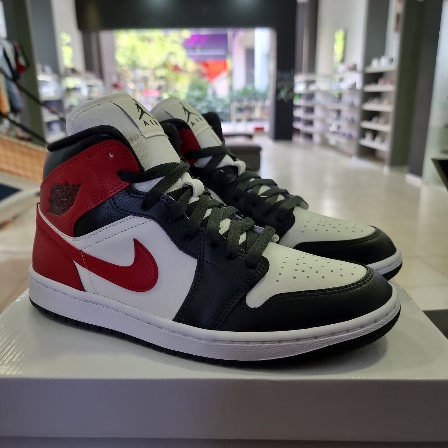 Jordan 1 Mid Black Toe