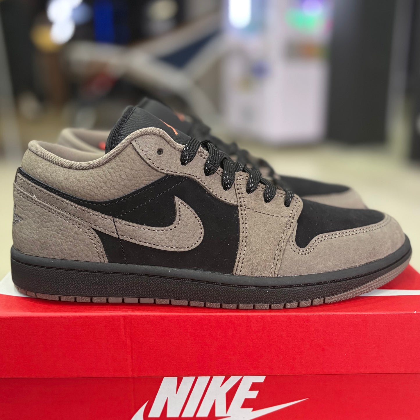 Jordan 1 Low SE Olive Grey