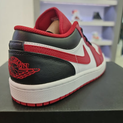 Jordan 1 Low Bulls