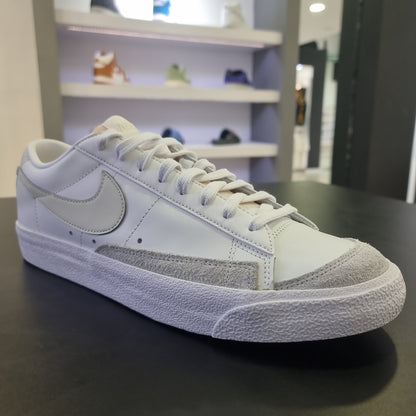 Blazer Low Triple White