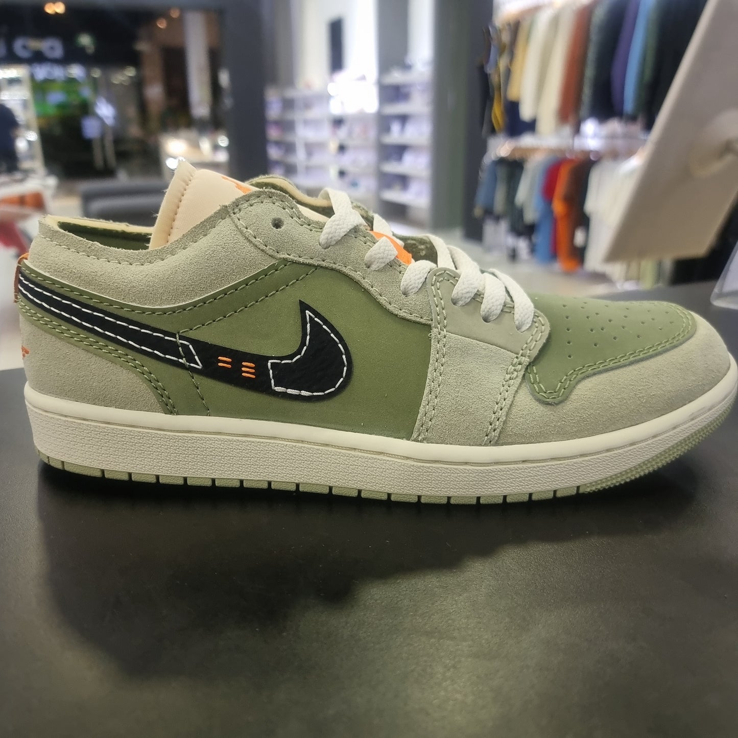 Jordan 1 Low SE Craft Light Olive