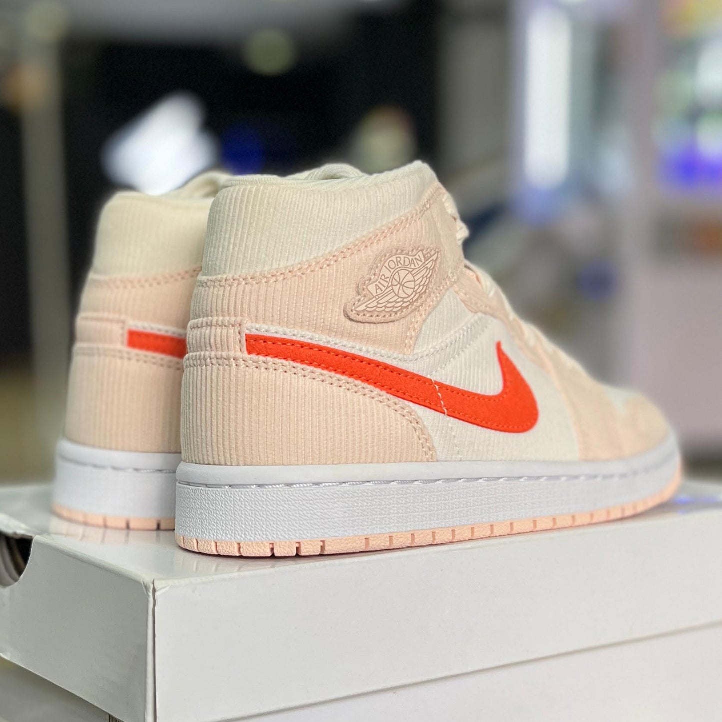 Jordan 1 Mid Corduroy