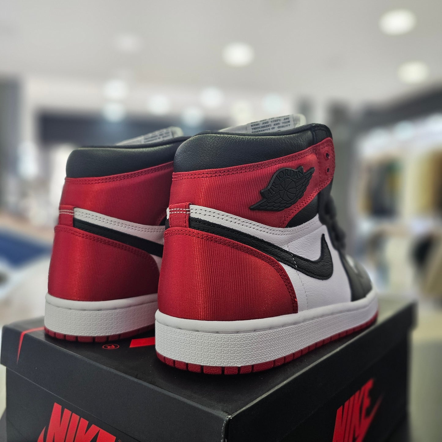 Jordan 1 Retro High Satin Black Toe