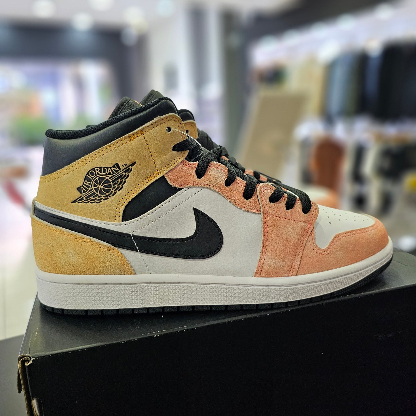 Jordan 1 Mid SE Flight Club