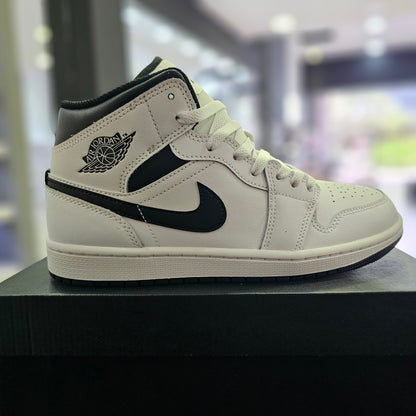 Jordan 1 Mid Reverse Panda