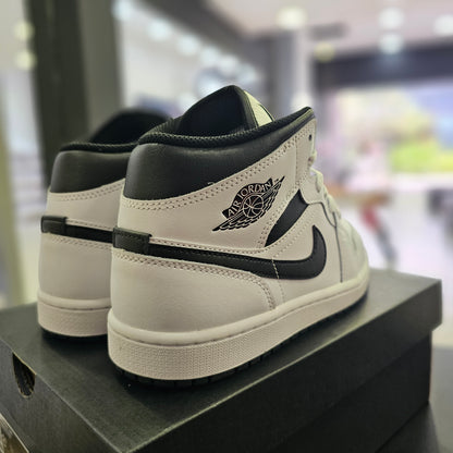 Jordan 1 Mid Reverse Panda