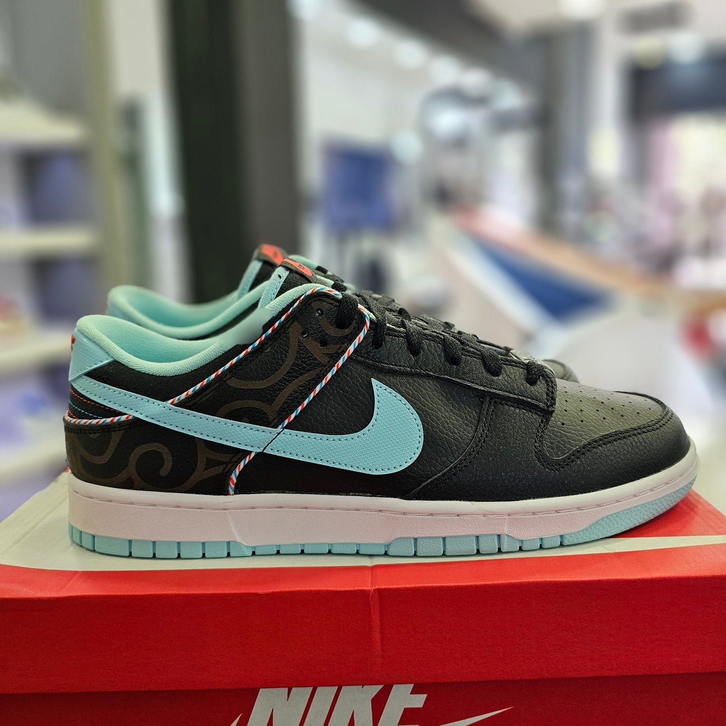 Dunk Low SE Barber Shop Black