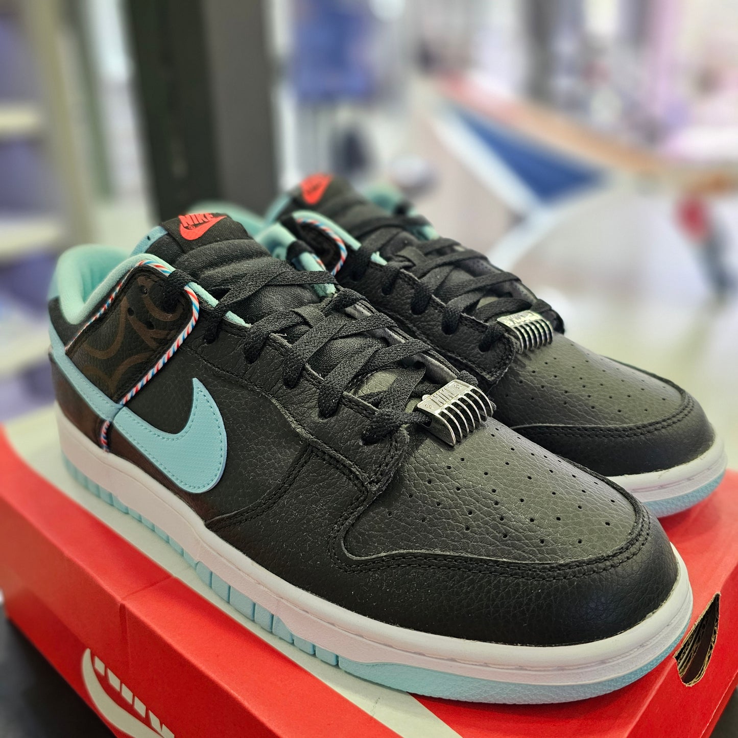 Dunk Low SE Barber Shop Black